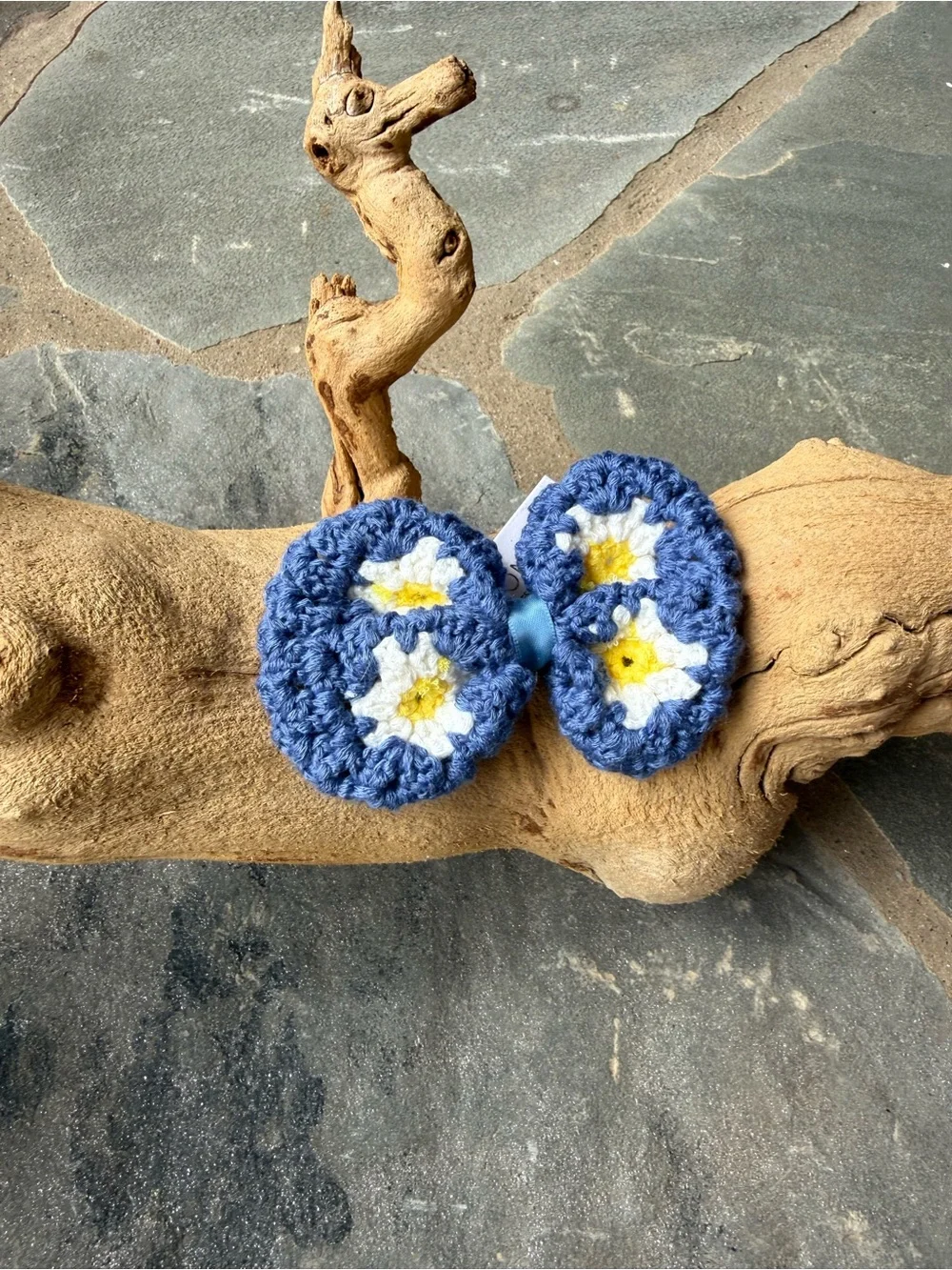 New🌟Urban Outfitters Handmade Blue Daisy Crochet  Hair Bow